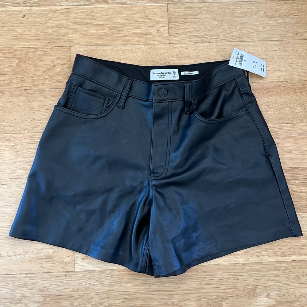 NWT Abercrombie Vegan Leather Dad Short Black Size 28